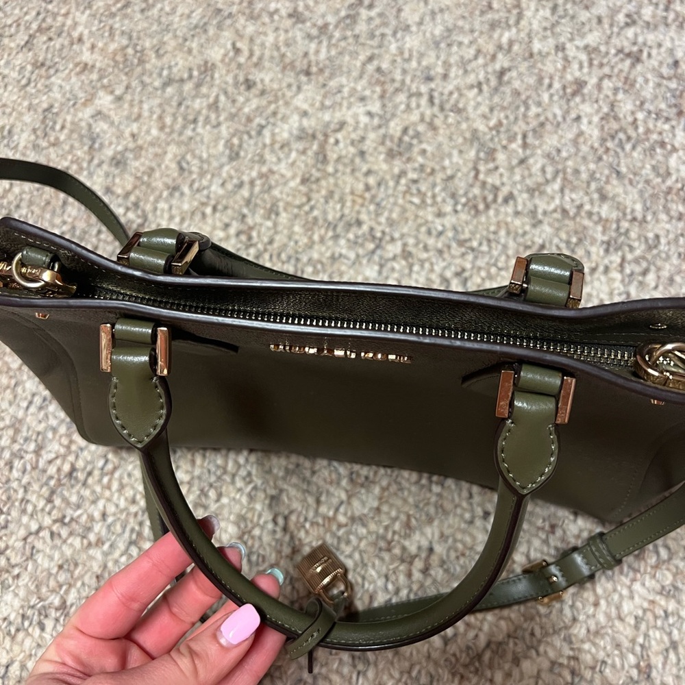 Beautiful Green Michael Kors Purse - Picture 12 of 12